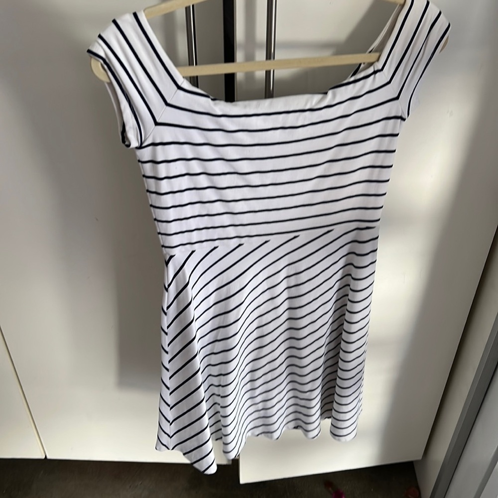 Susana Monaco striped navy and white boat neck dress. Knee length. Size small.